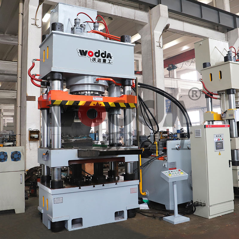 牛羊舔磚液壓機(jī) 牛羊舔磚液壓機(jī)