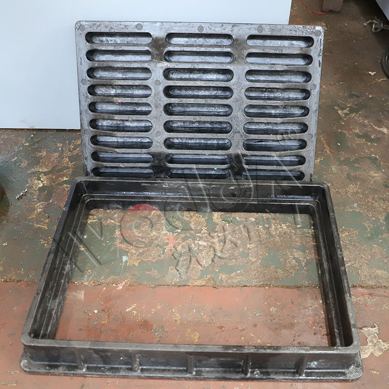 315噸井蓋熱壓成型液壓機(jī) 315噸井蓋熱壓成型液壓機(jī)