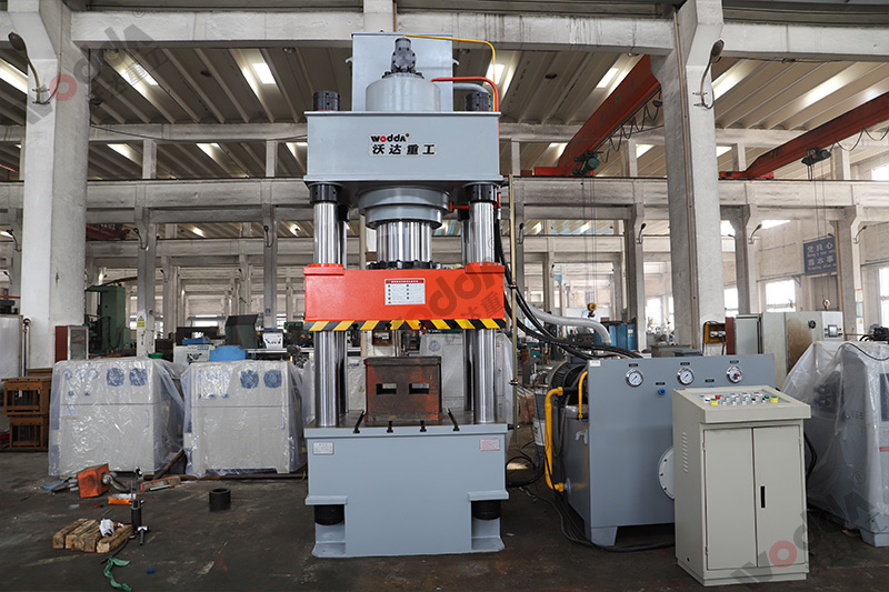 500噸四柱液壓機(jī) 500噸四柱液壓機(jī)