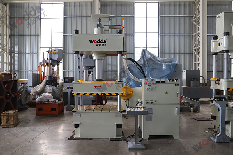 YQ32-100噸三粱四柱液壓機(jī)操作規(guī)程 YQ32-100噸三粱四柱液壓機(jī)操作規(guī)程