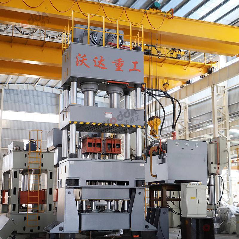 1000噸四柱液壓機(jī) 1000噸四柱液壓機(jī)