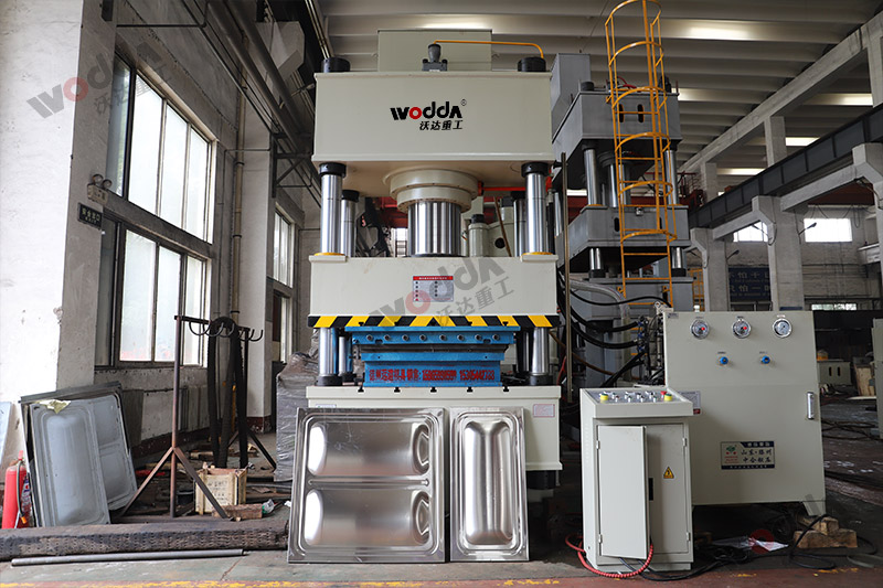 不銹鋼水箱板成型液壓機(jī) 不銹鋼水箱板成型液壓機(jī)