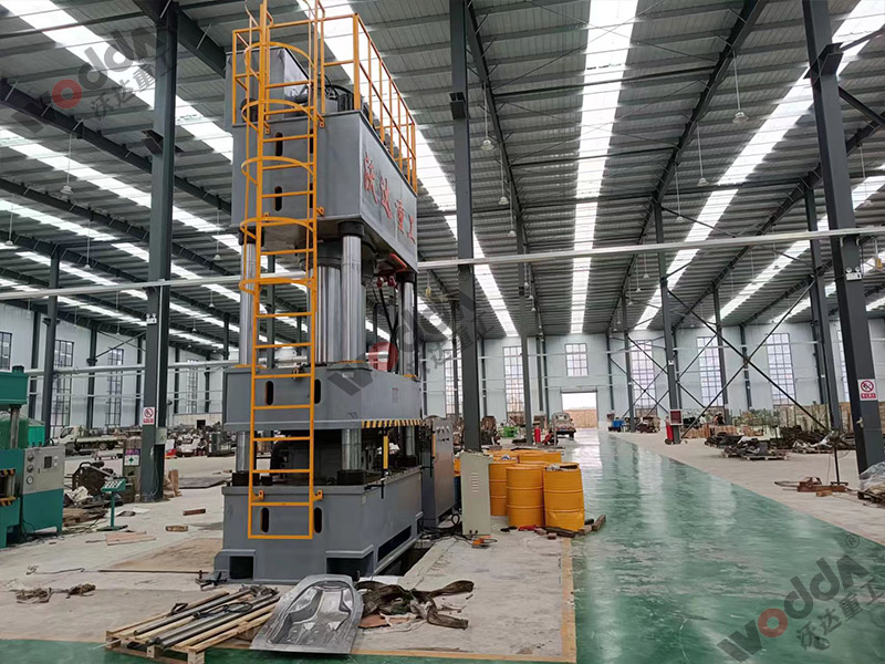 800噸汽車配件液壓機(jī) 800噸汽車配件液壓機(jī)