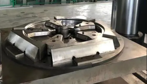 汽車輪轂?zāi)>? alt=