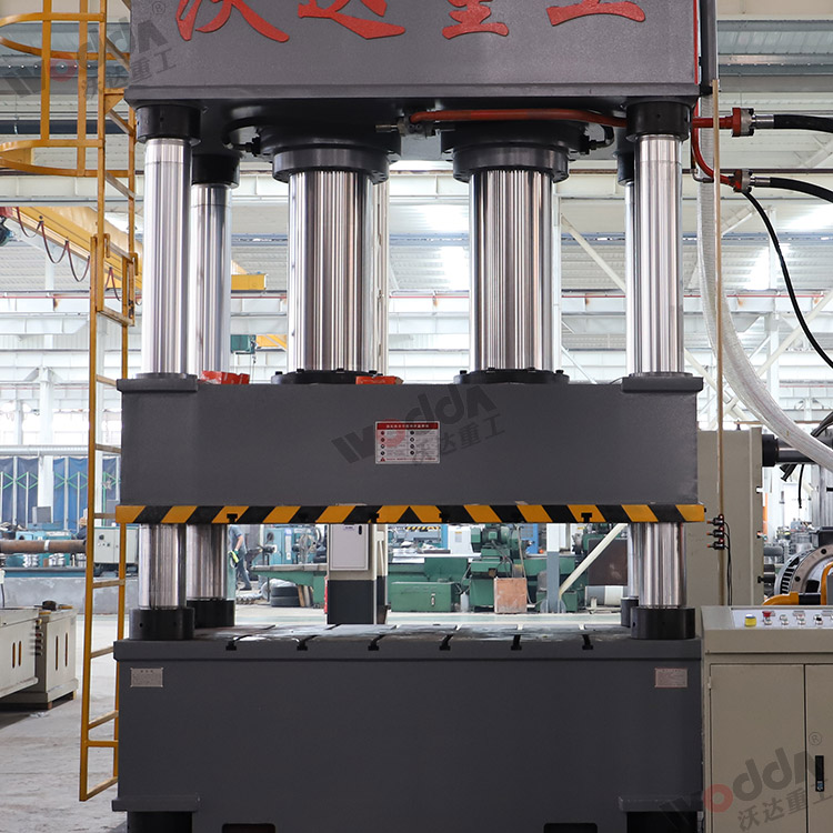 800噸液壓機(jī)（四柱、工作臺(tái)）