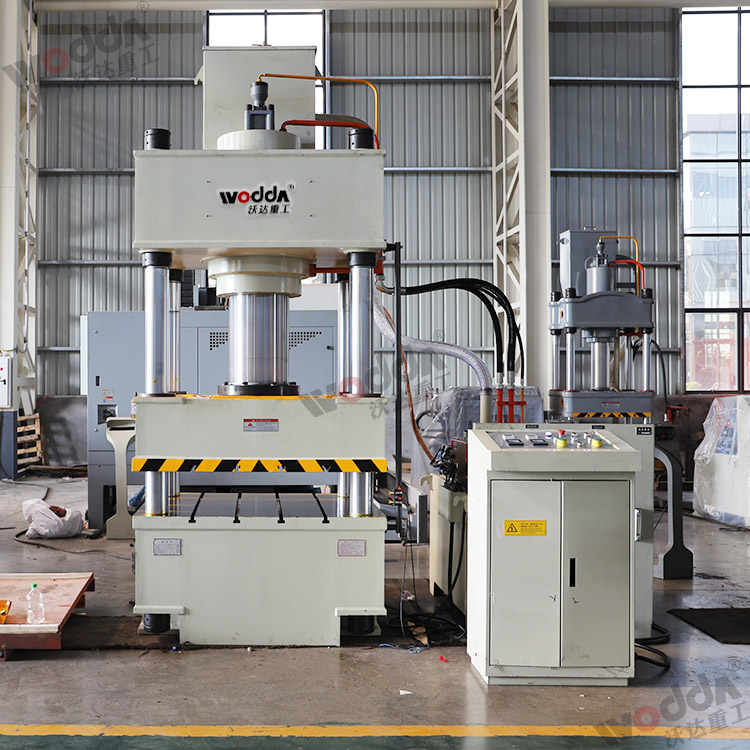 315噸四柱液壓機(jī)(圖2) 315噸四柱液壓機(jī)(圖2)