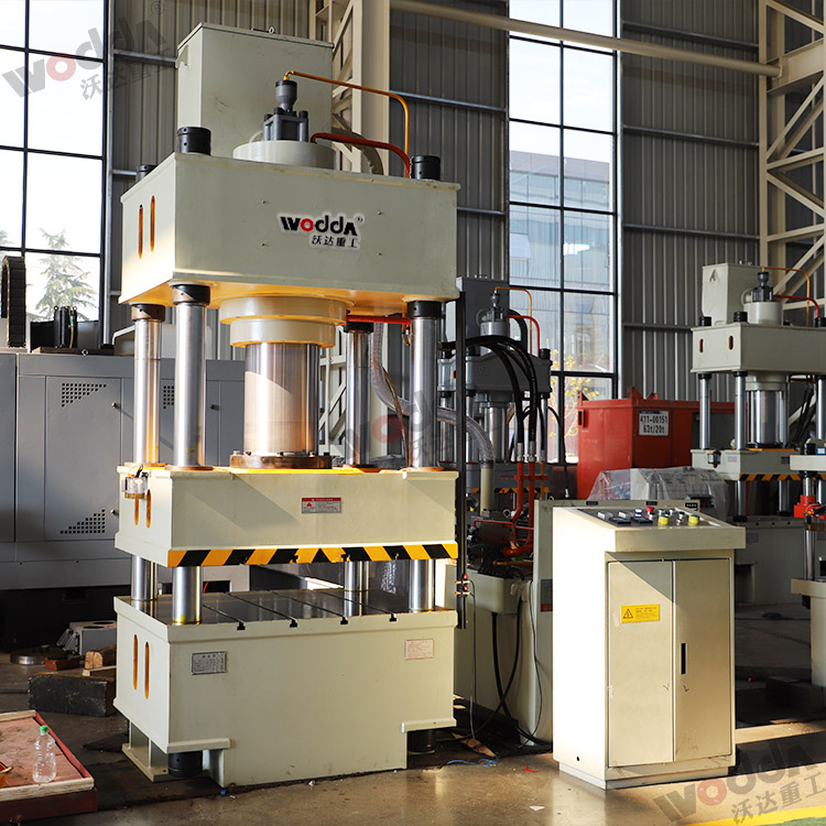 315噸四柱液壓機(jī)(圖1) 315噸四柱液壓機(jī)(圖1)