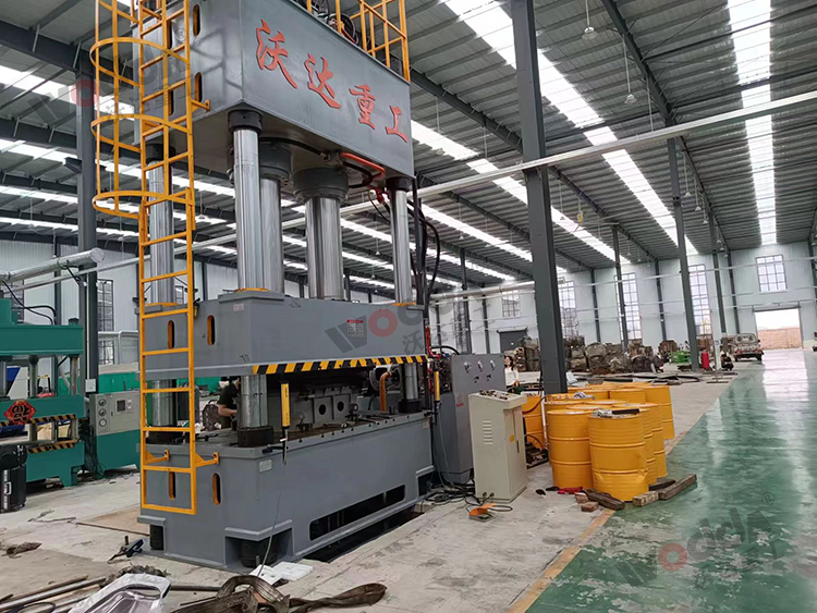 800噸汽車配件液壓機(jī)客戶現(xiàn)場(chǎng) 800噸汽車配件液壓機(jī)客戶現(xiàn)場(chǎng)