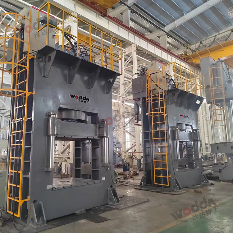 1800噸框架式液壓機(jī)(兩臺) 1800噸框架式液壓機(jī)(兩臺)