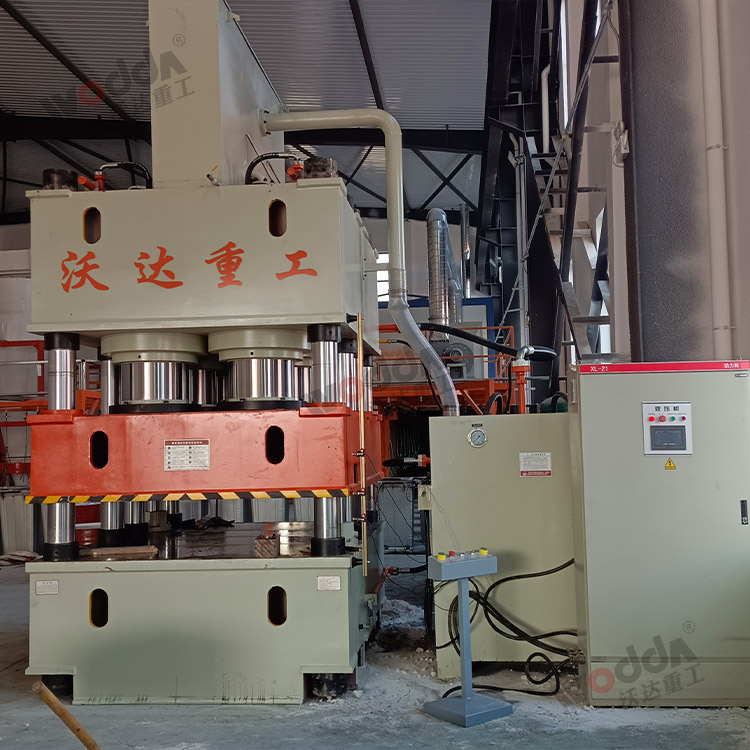 2400噸防盜門門面壓花機(jī) 2400噸防盜門門面壓花機(jī)