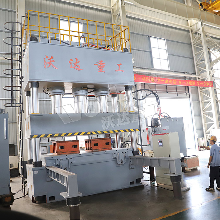 1200噸四柱液壓機(jī) 1200噸四柱液壓機(jī)