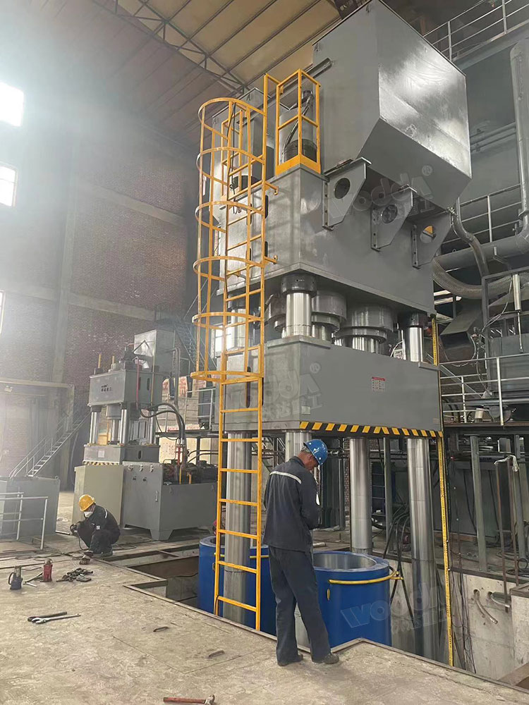 2000噸石墨坩堝成型液壓機安裝調試 2000噸石墨坩堝成型液壓機安裝調試