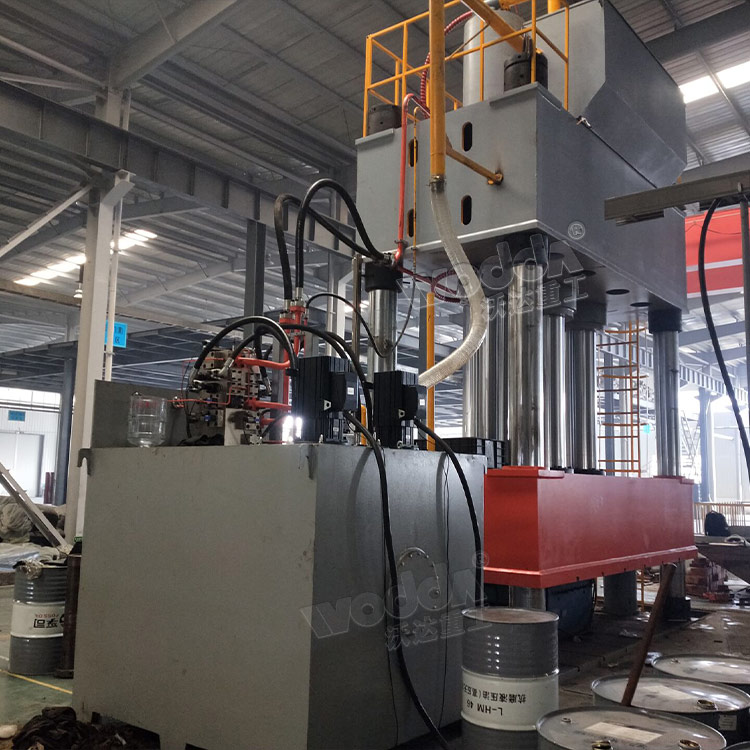 汽車導(dǎo)流罩成型液壓機