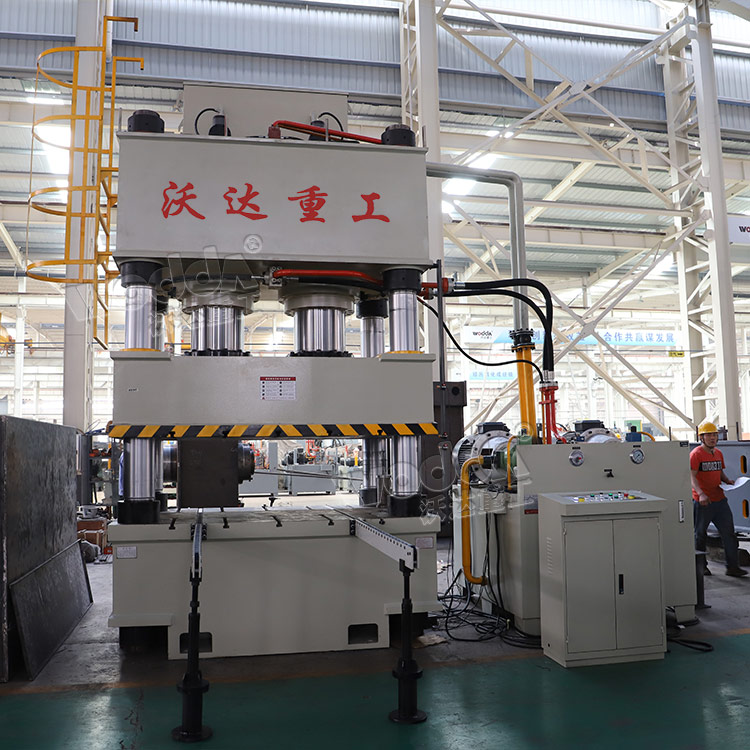 1000噸三梁四柱液壓機(jī)車(chē)間調(diào)試