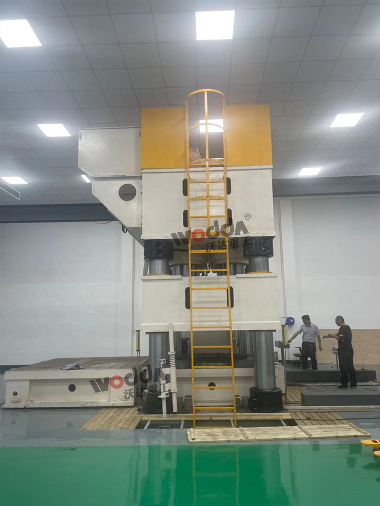 3000噸液壓機側(cè)面