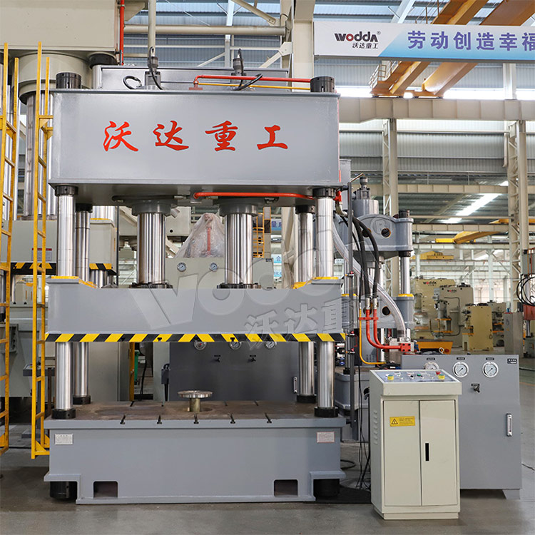 315噸復(fù)合電纜溝蓋板成型液壓機(jī)車間實(shí)拍 315噸復(fù)合電纜溝蓋板成型液壓機(jī)車間實(shí)拍