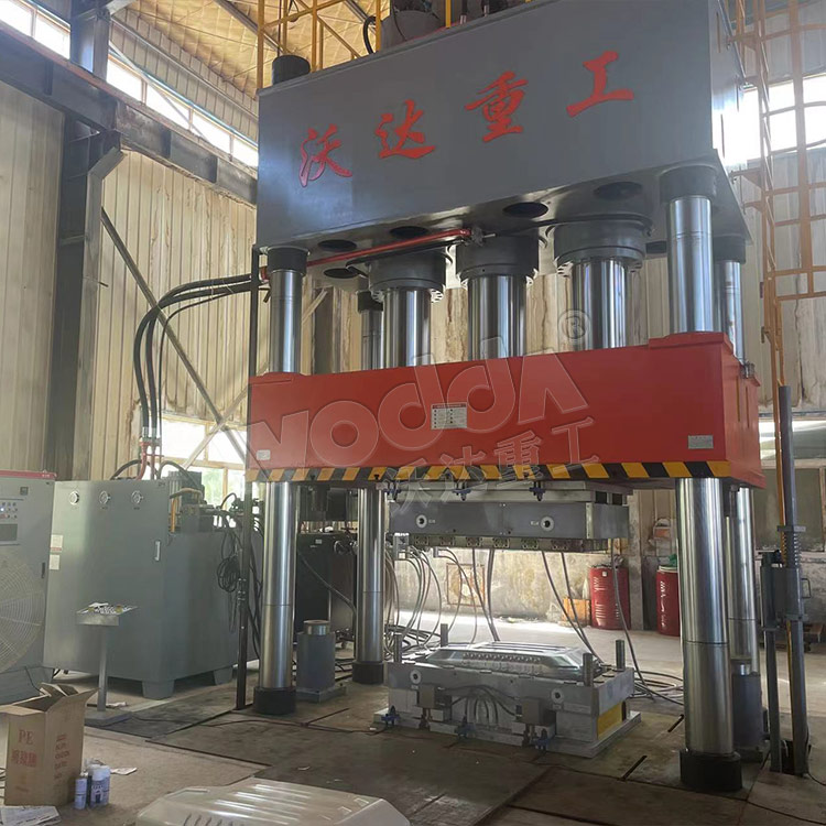 1500噸四柱液壓機(jī)模壓SMC汽車(chē)覆蓋件