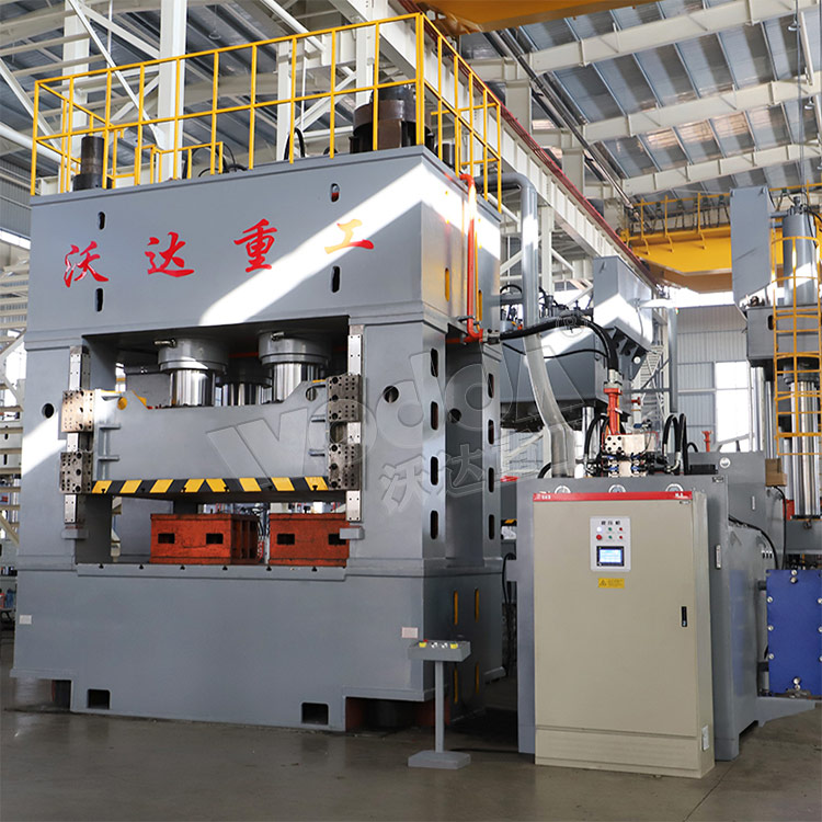 2000噸框架液壓機(jī)車間實拍 2000噸框架液壓機(jī)車間實拍