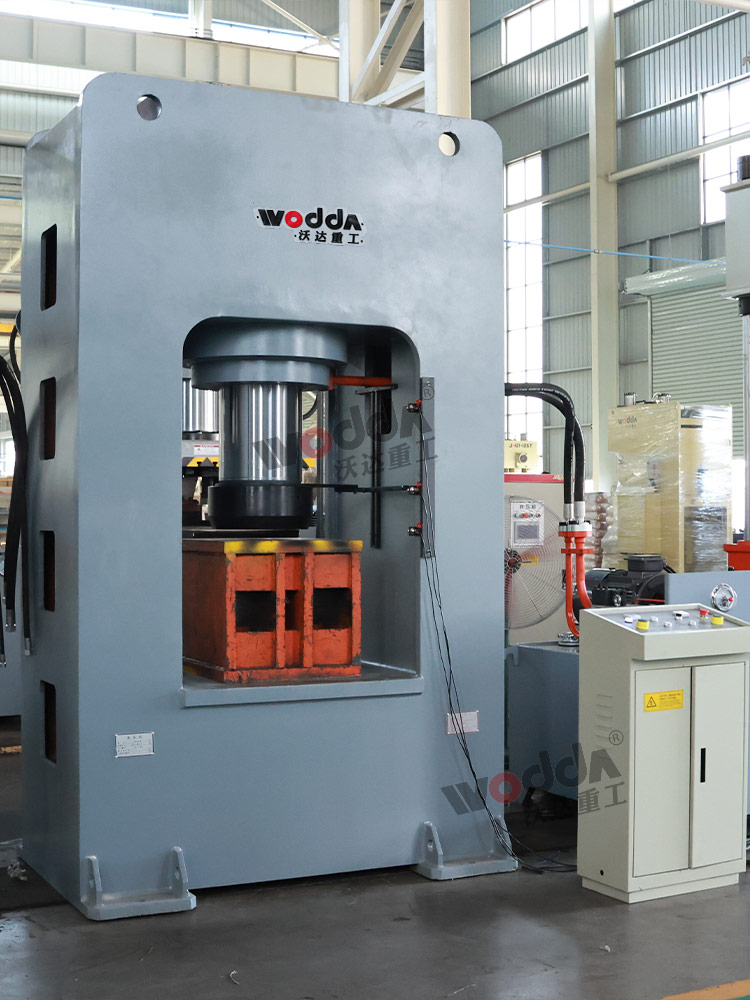 500噸龍門框架式液壓機(jī) 500噸龍門框架式液壓機(jī)