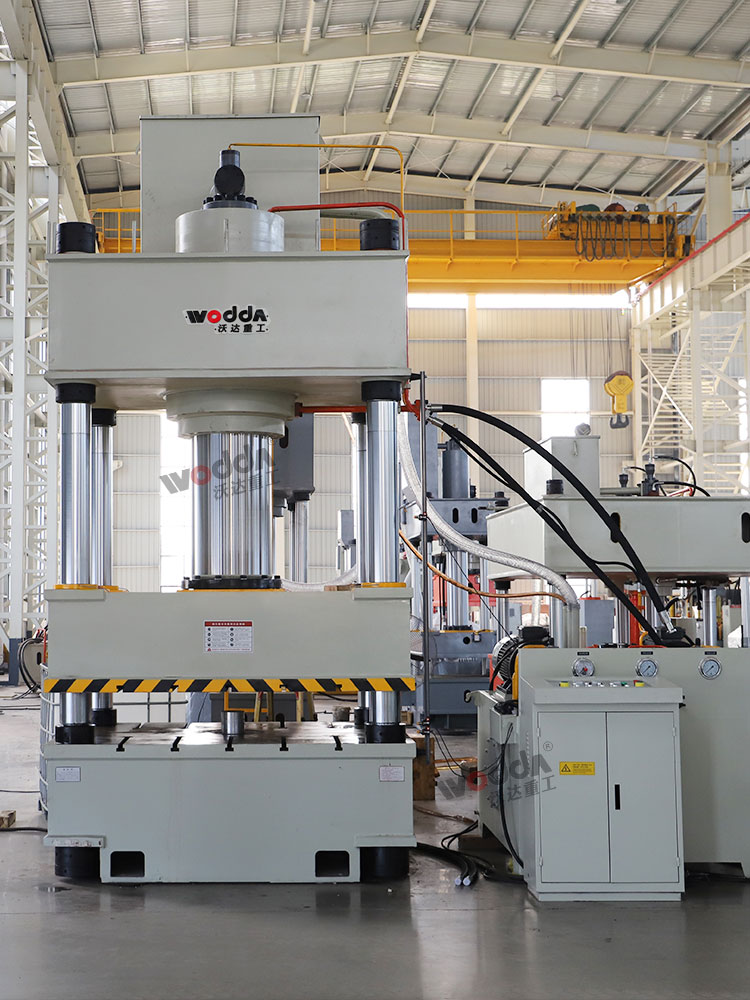 630噸四柱液壓機(jī) 630噸四柱液壓機(jī)