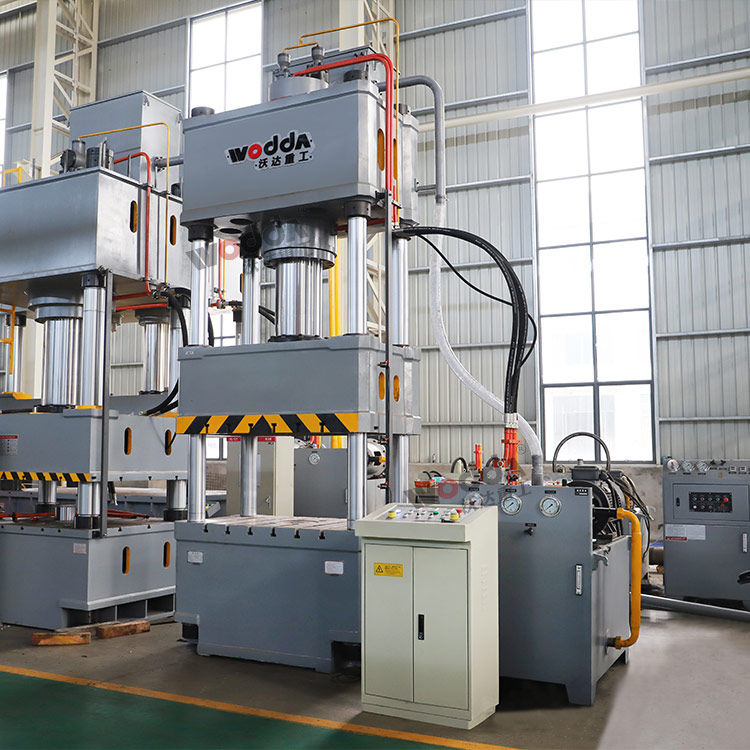 315噸三梁四柱液壓機(jī)(加厚鑄造件) 315噸三梁四柱液壓機(jī)(加厚鑄造件)