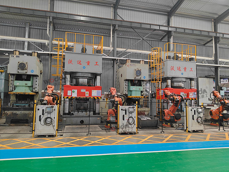 2000噸汽配件成型液壓機(jī)搭配機(jī)器手 2000噸汽配件成型液壓機(jī)搭配機(jī)器手