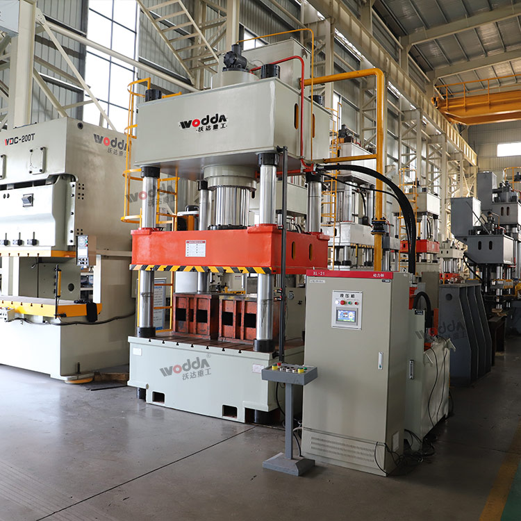 500噸防彈頭盔成型液壓機(jī) 500噸防彈頭盔成型液壓機(jī)