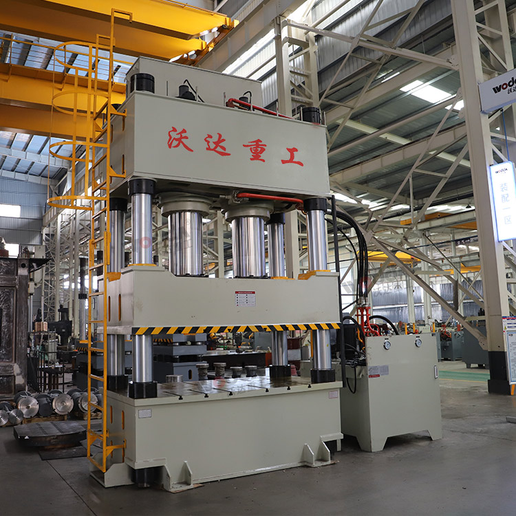 1000噸防彈頭盔模壓成型液壓機(jī) 1000噸防彈頭盔模壓成型液壓機(jī)