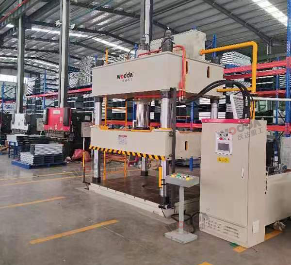 315噸伺服四柱液壓機(jī) 315噸伺服四柱液壓機(jī)