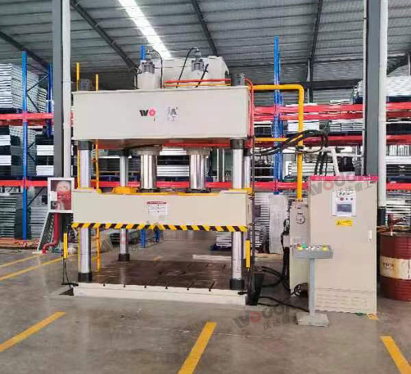 伺服315噸三梁四柱液壓機(jī) 伺服315噸三梁四柱液壓機(jī)