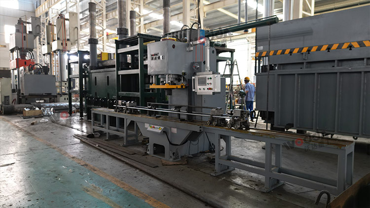 100噸單臂液壓機(jī) 100噸單臂液壓機(jī)