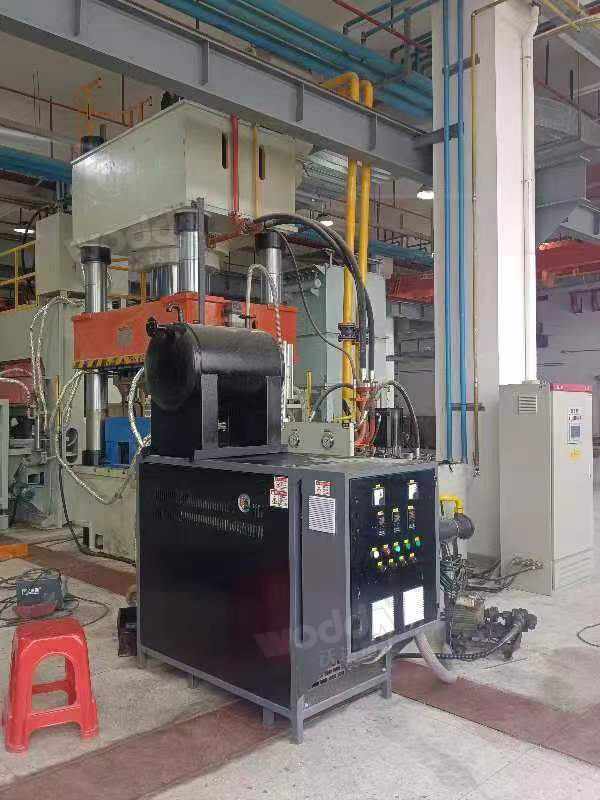 1000噸三梁四柱液壓機安裝完成 1000噸三梁四柱液壓機安裝完成