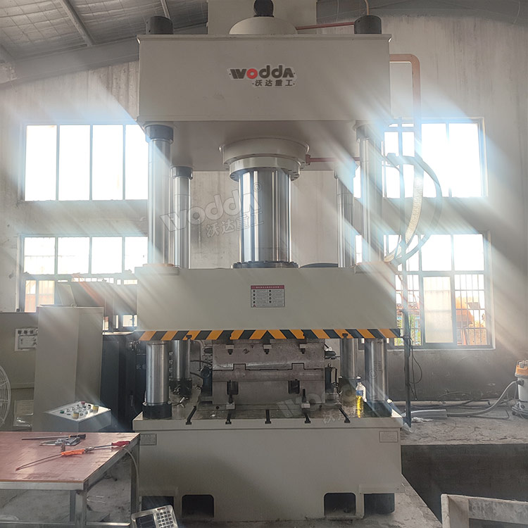 630噸四柱液壓機 630噸四柱液壓機