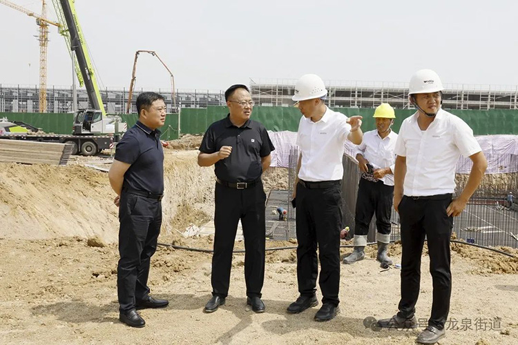滕州市領(lǐng)導(dǎo)馬金安、崔波現(xiàn)場調(diào)研沃達(dá)重工智能精密伺服液壓沖床項(xiàng)目