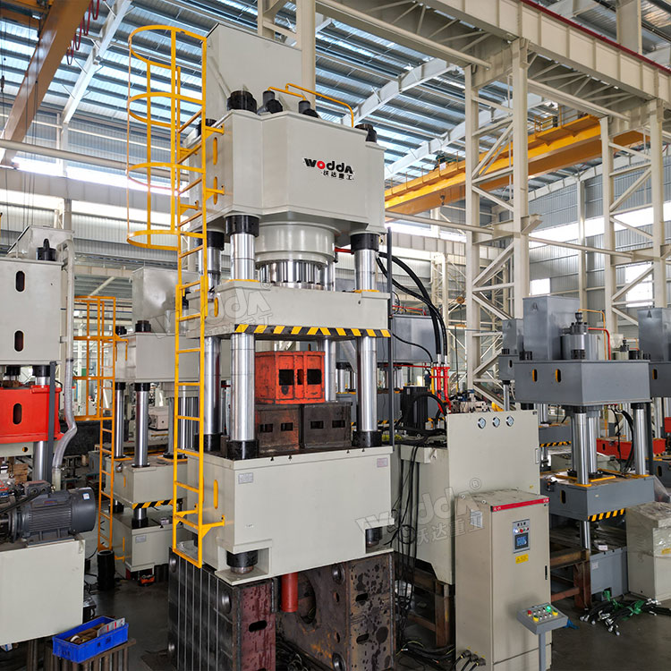 1000噸三梁四柱液壓機(jī) 1000噸三梁四柱液壓機(jī)