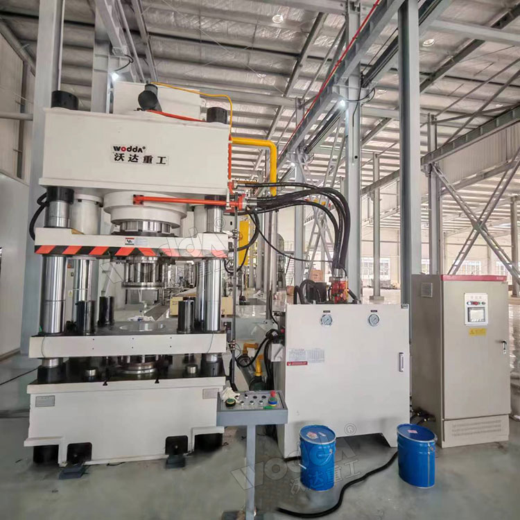 630噸陶瓷粉末成型液壓機(jī)現(xiàn)場