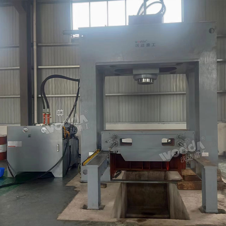 500噸龍門(mén)液壓機(jī)客戶(hù)現(xiàn)場(chǎng)