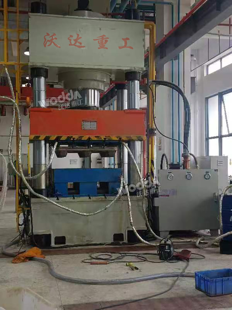 1000噸三梁四柱液壓機 1000噸三梁四柱液壓機