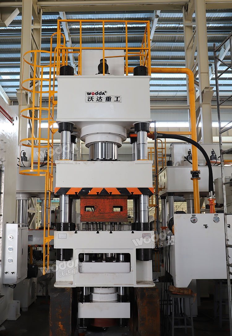 800噸不銹鋼拉伸液壓機車間實物 800噸不銹鋼拉伸液壓機車間實物