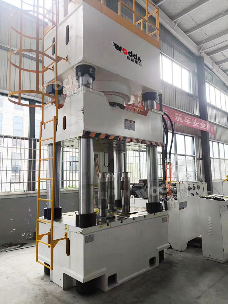 1000噸拉伸液壓機(jī)客戶車(chē)間調(diào)試 1000噸拉伸液壓機(jī)客戶車(chē)間調(diào)試