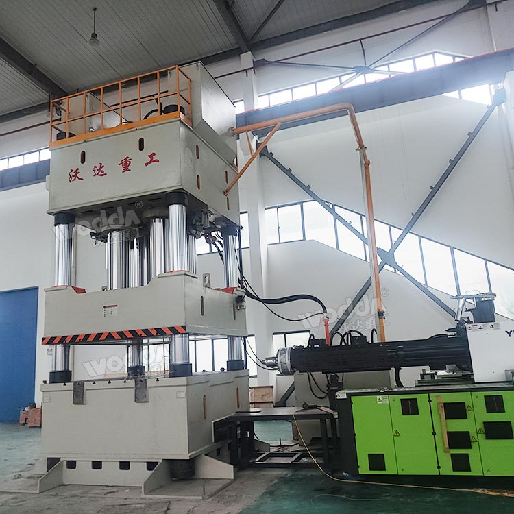 2000噸四柱液壓機.jpg 2000噸四柱液壓機.jpg