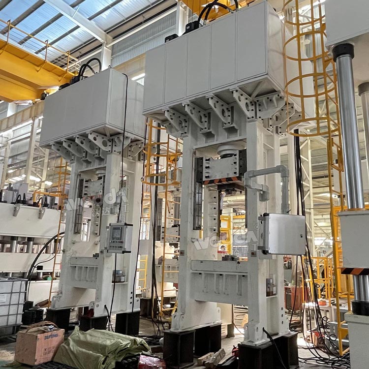 200噸框架式液壓機(jī) 200噸框架式液壓機(jī)