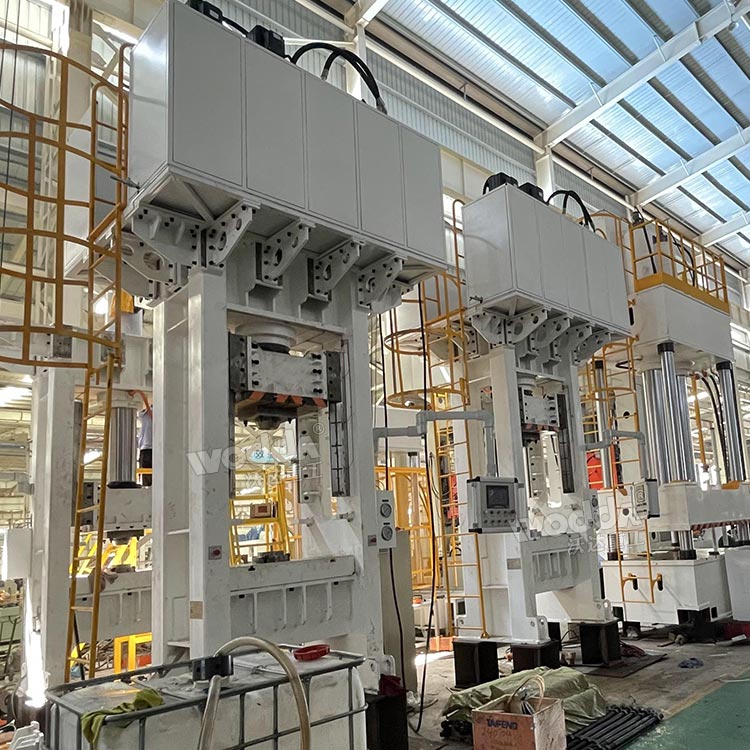 200噸框架式油壓機(jī).jpg 200噸框架式油壓機(jī).jpg