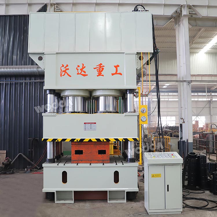 2000噸壓濾機(jī)濾板成型液壓機(jī)車(chē)間實(shí)物 2000噸壓濾機(jī)濾板成型液壓機(jī)車(chē)間實(shí)物