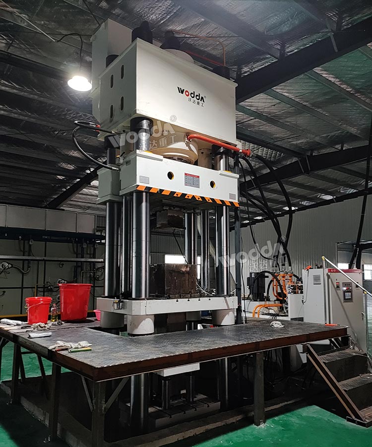 800噸粉末成型液壓機(jī)(四梁四柱液壓機(jī)) 800噸粉末成型液壓機(jī)(四梁四柱液壓機(jī))