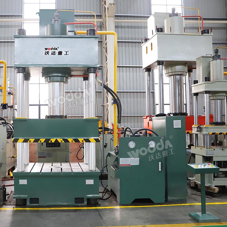 315噸玻璃鋼電表箱液壓機車間實物 315噸玻璃鋼電表箱液壓機車間實物