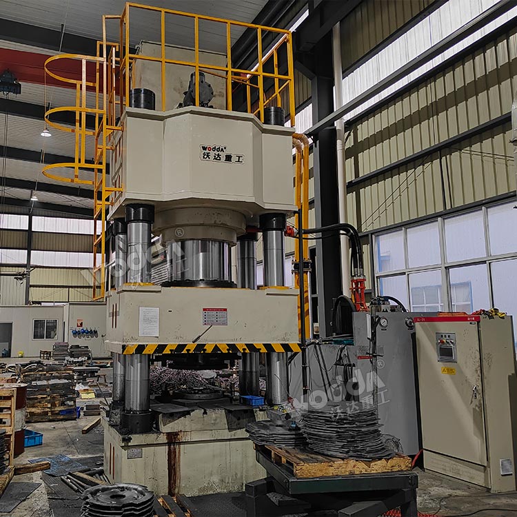 1000噸液壓機(jī) 1000噸液壓機(jī)