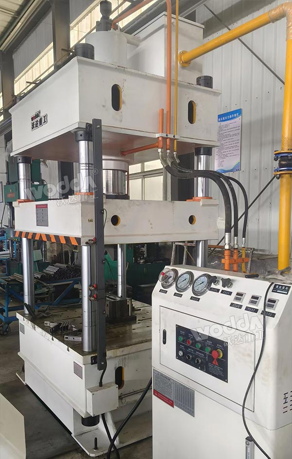 200噸四柱液壓機 200噸四柱液壓機