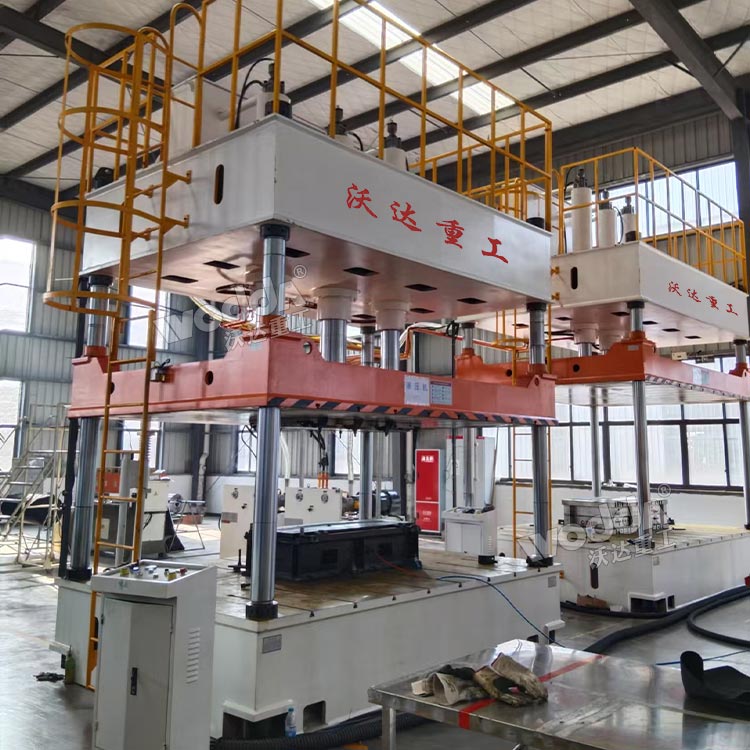 315噸汽車(chē)內(nèi)飾件成型液壓機(jī)現(xiàn)場(chǎng) 315噸汽車(chē)內(nèi)飾件成型液壓機(jī)現(xiàn)場(chǎng)