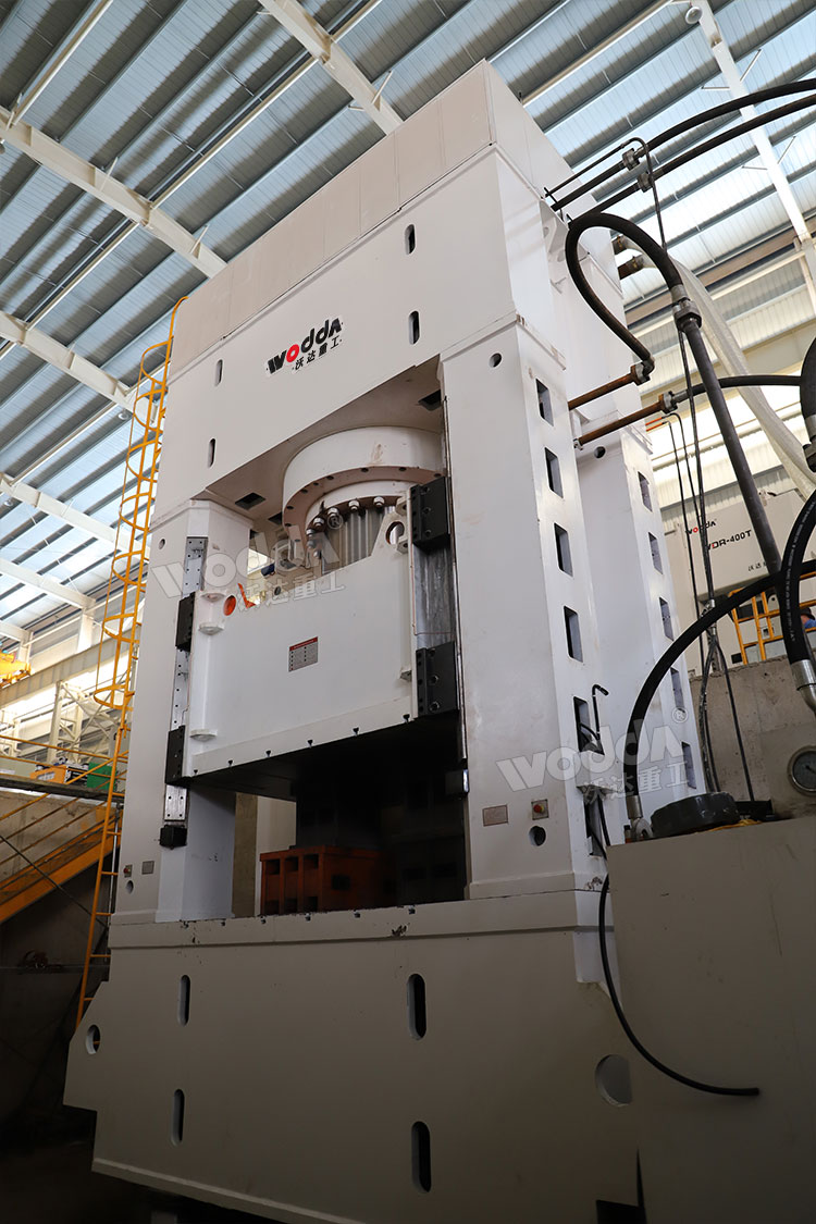 2500噸熱鍛液壓機(jī) 2500噸熱鍛液壓機(jī)